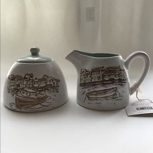 Spectrum Designz Creamer and Suger Set